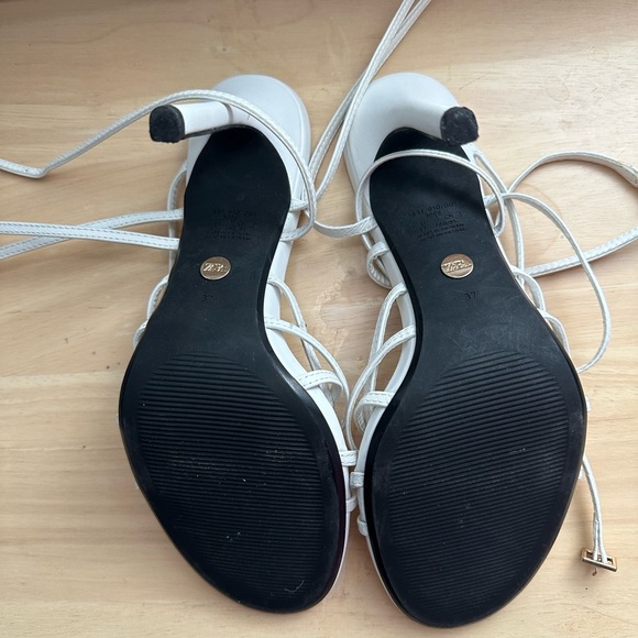 Zara White Strappy Sandals with Moderate Heel - Picture 4 of 5